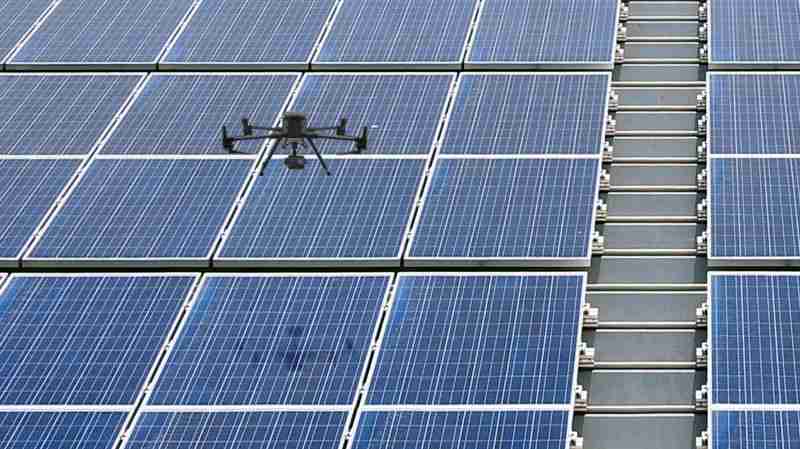 彩神vll以无人机搭配IR Sensor热显像技术进行全方面模块健检，，有效降低人力成本并提升发电量