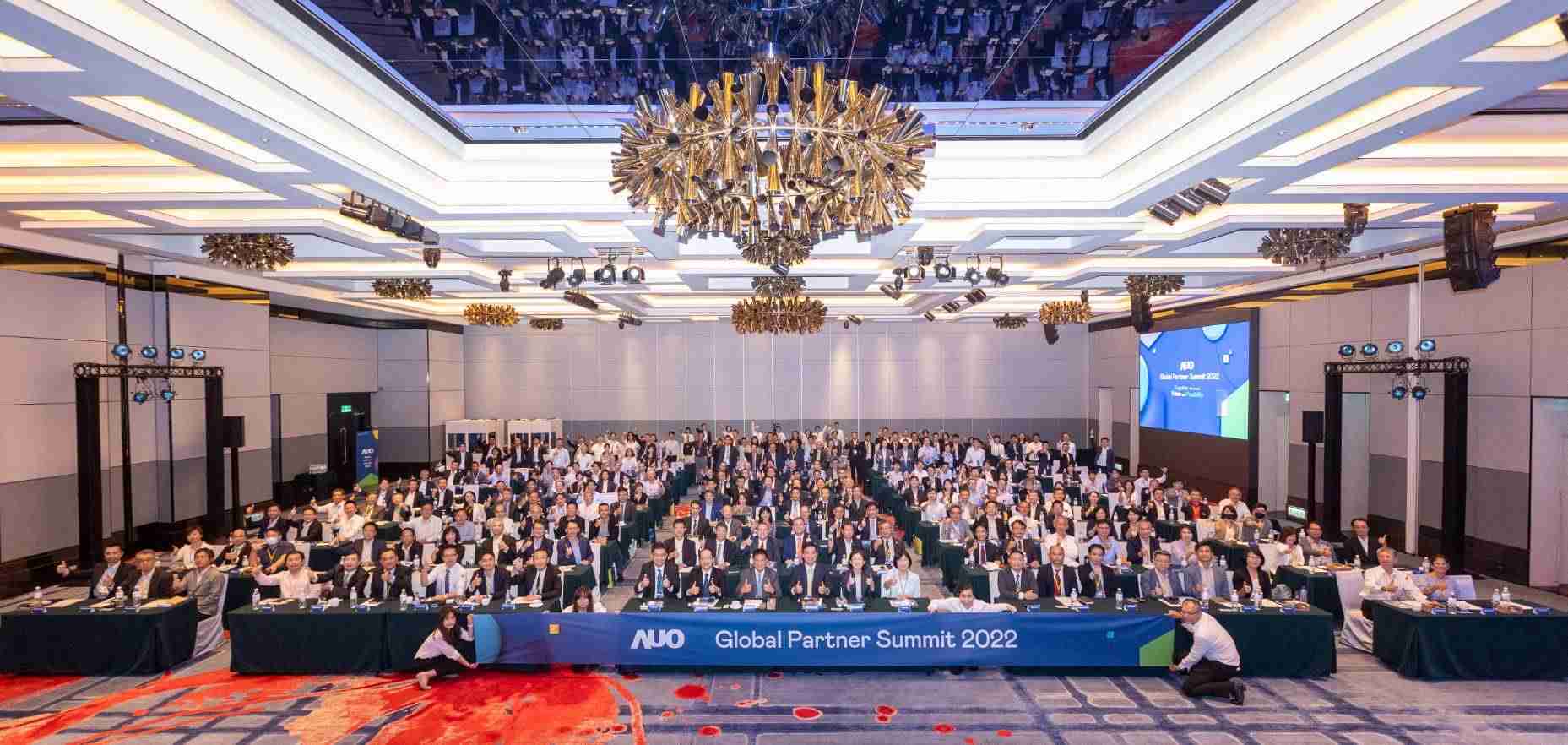 友達推動「安心、、創新、、、、用心、、、同心、、、盡心」五星職旅，，，為菲籍員工打造全方位照護，，，，首度贏得「人權實踐與發展領袖獎」殊榮