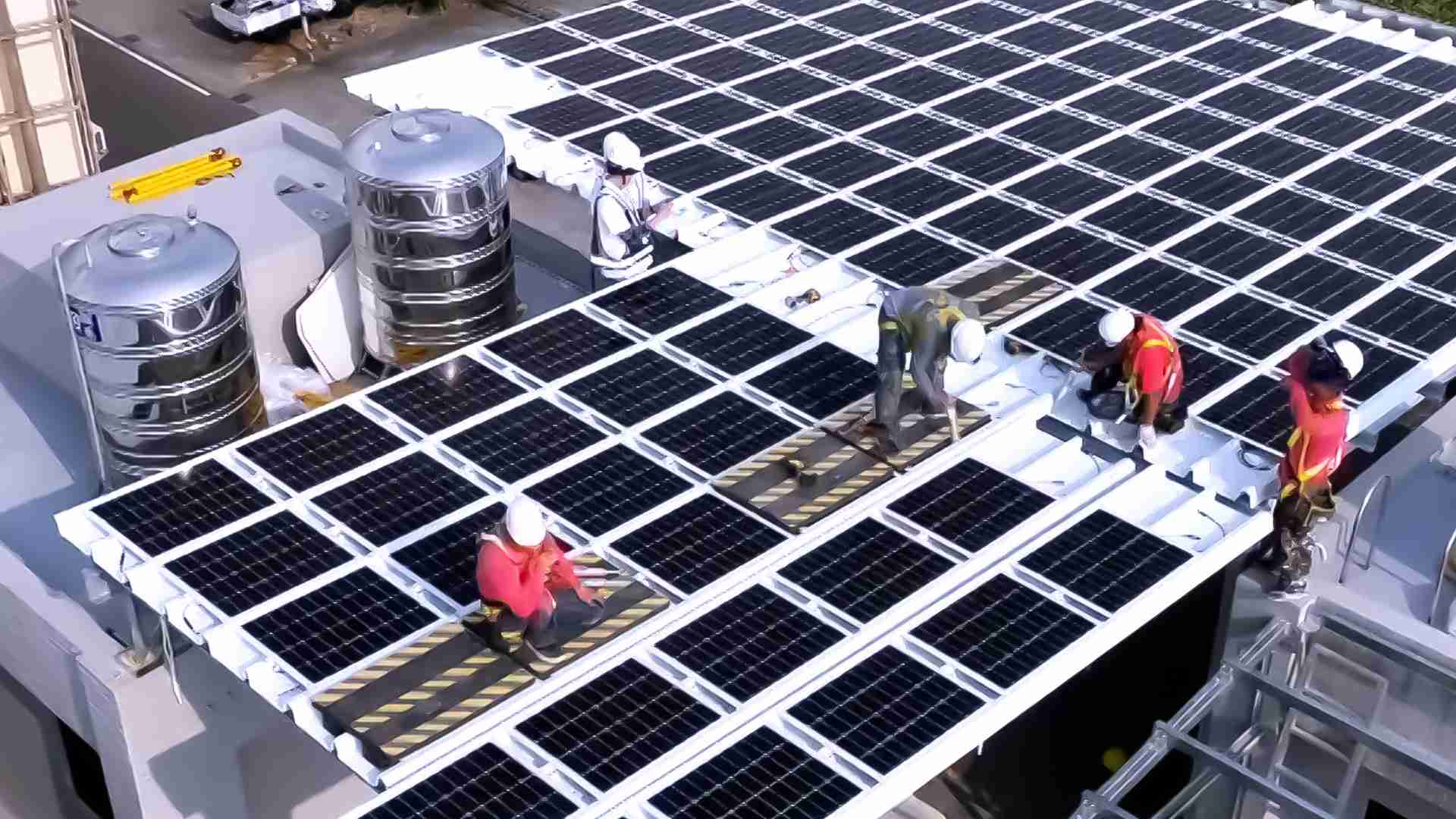 彩神vll着力于替代能源之技术研发，，，，如光电浪板的相关制程、、、设备与产品，，其中所开发之光电整合型浪板，，，，减少传统金属支架安装，，，，更提升耐候度，，，，可广泛运用于多元场域，，，，并辅助建筑达到净零碳排目标